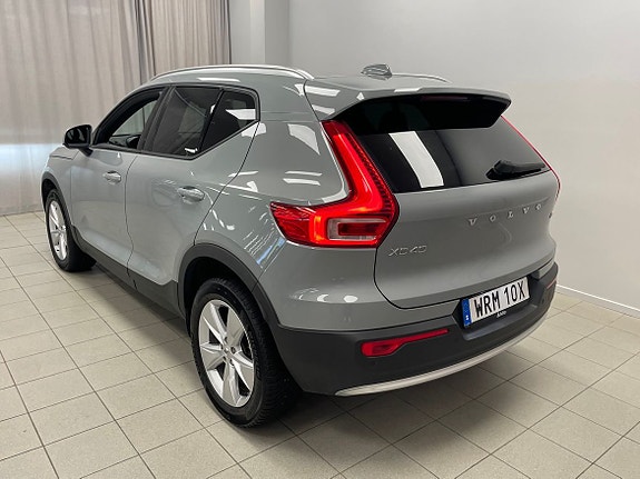 Volvo XC40 3 of 5