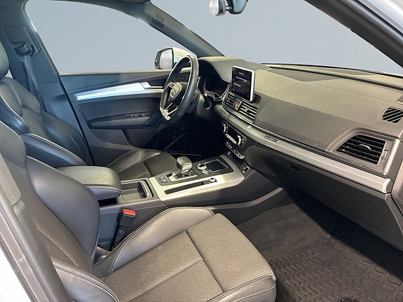 Audi Q5 10 of 18