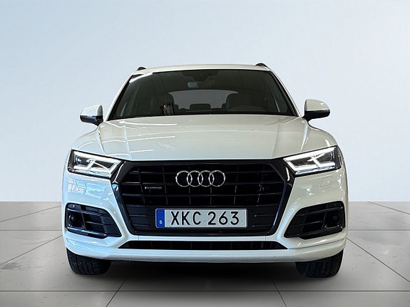 Audi Q5 2 of 18