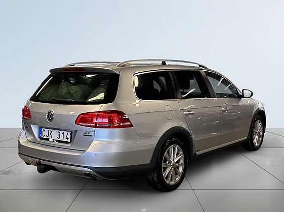 Volkswagen Passat Alltrack 6 of 22