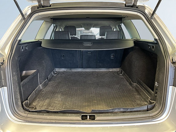 Volkswagen Passat Alltrack 12 of 22