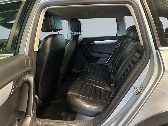Volkswagen Passat Alltrack 13 of 22
