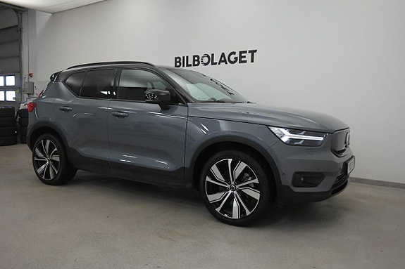 Volvo XC40 2 of 5