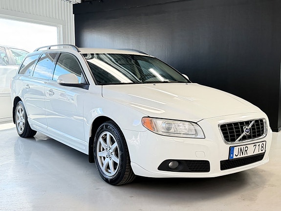 Volvo V70 3 of 5