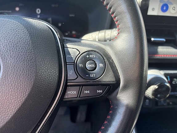 Toyota RAV4 Plug-in Hybrid 19 of 24