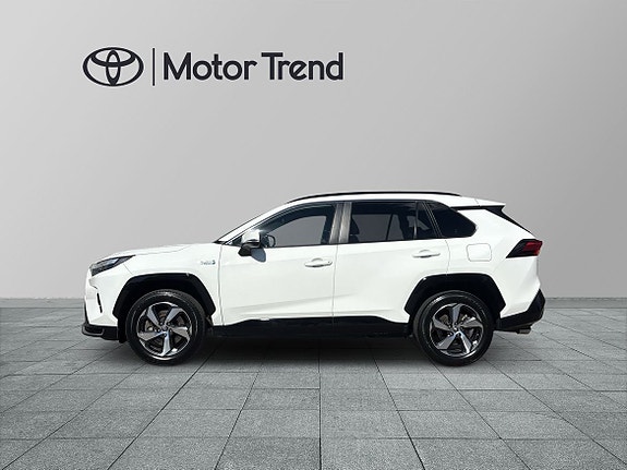 Toyota RAV4 Plug-in Hybrid 3 of 5