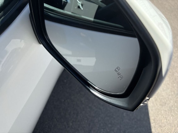 Toyota RAV4 Plug-in Hybrid 12 of 24