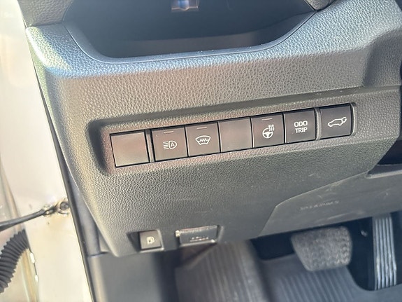 Toyota RAV4 Plug-in Hybrid 18 of 24