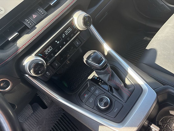 Toyota RAV4 Plug-in Hybrid 20 of 24
