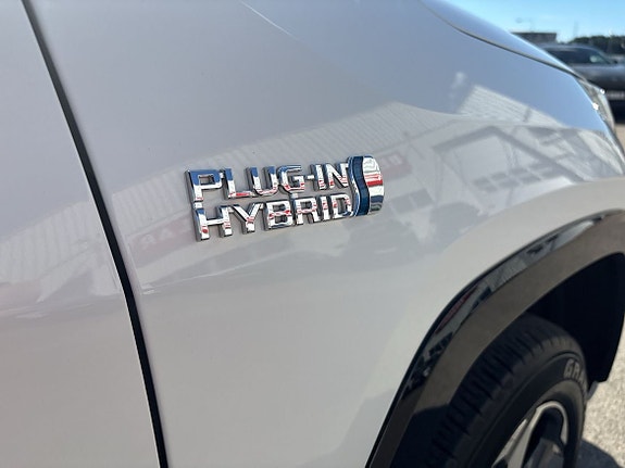 Toyota RAV4 Plug-in Hybrid 14 of 24
