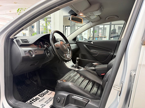 Volkswagen Passat 19 of 25