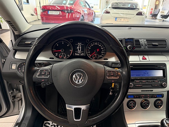 Volkswagen Passat 23 of 25