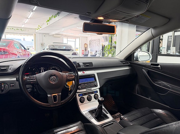 Volkswagen Passat 18 of 25