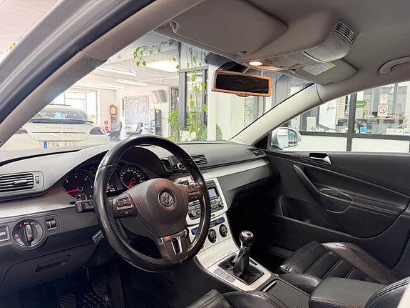 Volkswagen Passat 21 of 25