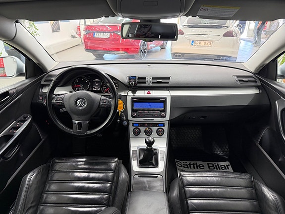 Volkswagen Passat 15 of 25