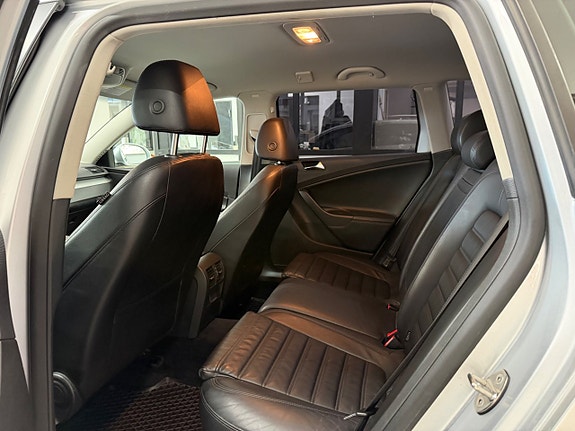 Volkswagen Passat 17 of 25