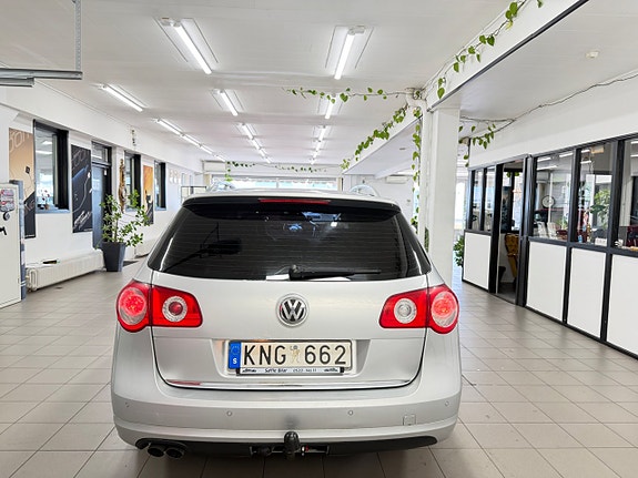 Volkswagen Passat 10 of 25