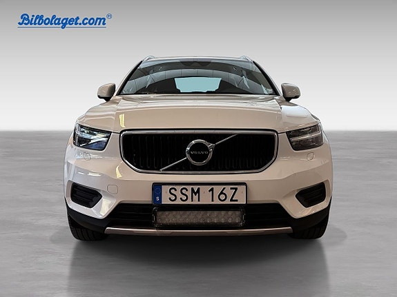 Volvo XC40 3 of 5