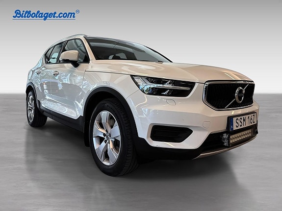 Volvo XC40 2 of 5