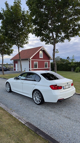 BMW 320d 3 of 5