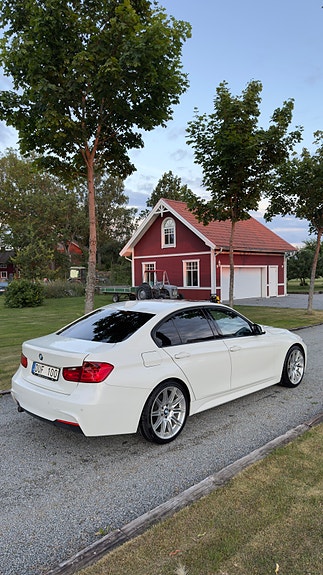 BMW 320d 4 of 5
