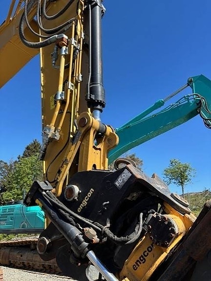CAT 320 4 of 10