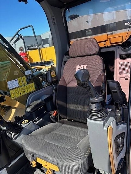 CAT 320 8 of 10