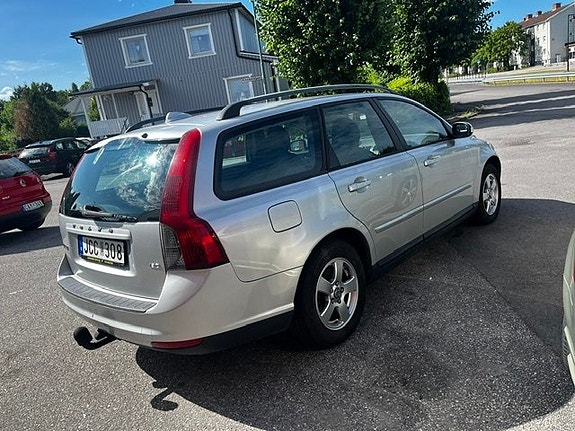 Volvo V50 4 of 5