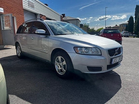 Volvo V50 3 of 5
