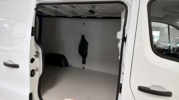 Renault Trafic 5 of 5