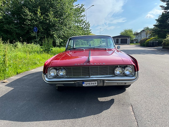 Oldsmobile Dynamic 88 2 of 8