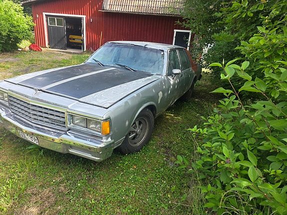 Chevrolet Caprice 2 of 4