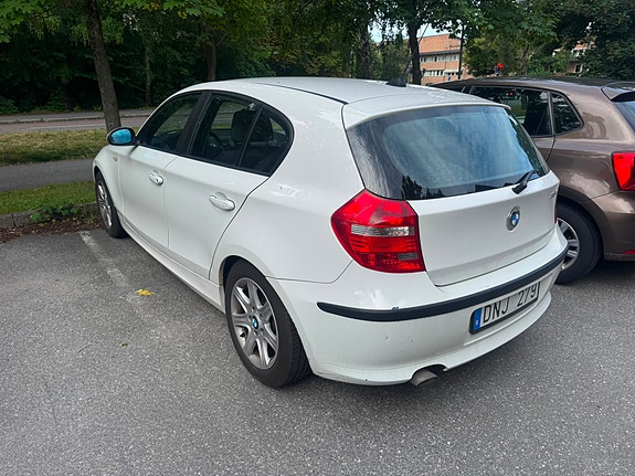 BMW 118d 2 of 5