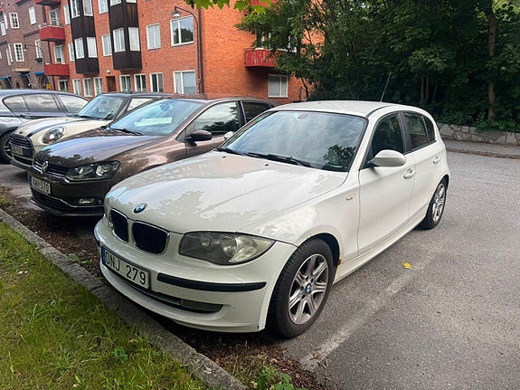 BMW 118d 3 of 5