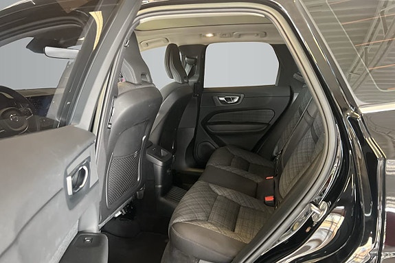 Volvo XC60 11 of 15