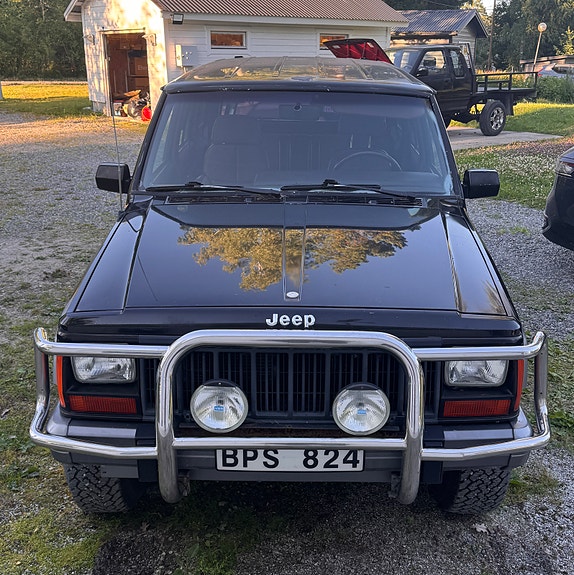 Jeep Cherokee 2 of 5