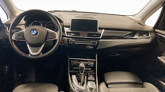 BMW 225xe 4 of 5