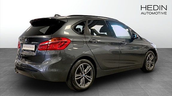 BMW 225xe 2 of 5