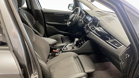 BMW 225xe 3 of 5