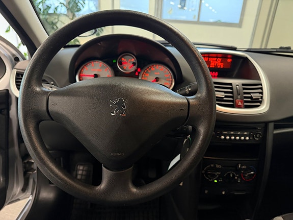 Peugeot 207 10 of 12