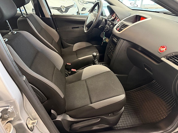 Peugeot 207 8 of 12