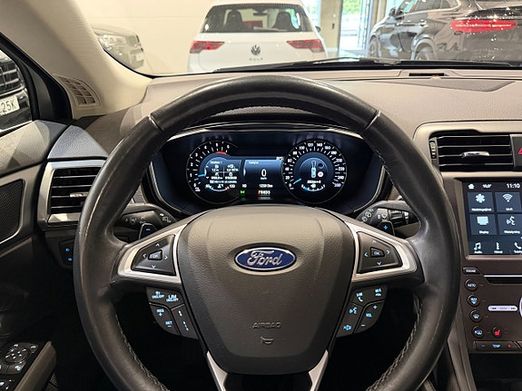 Ford Mondeo 15 of 26