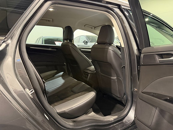 Ford Mondeo 18 of 26