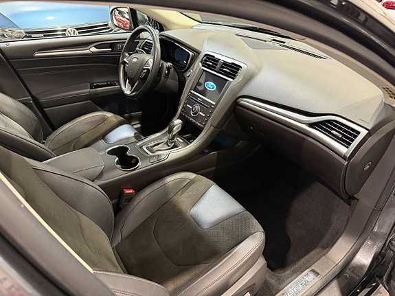 Ford Mondeo 17 of 26