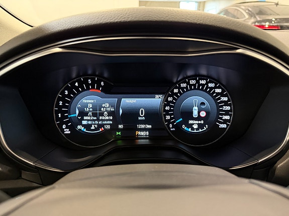 Ford Mondeo 14 of 26