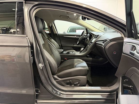 Ford Mondeo 19 of 26