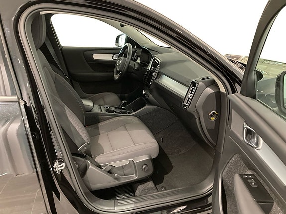 Volvo XC40 4 of 5