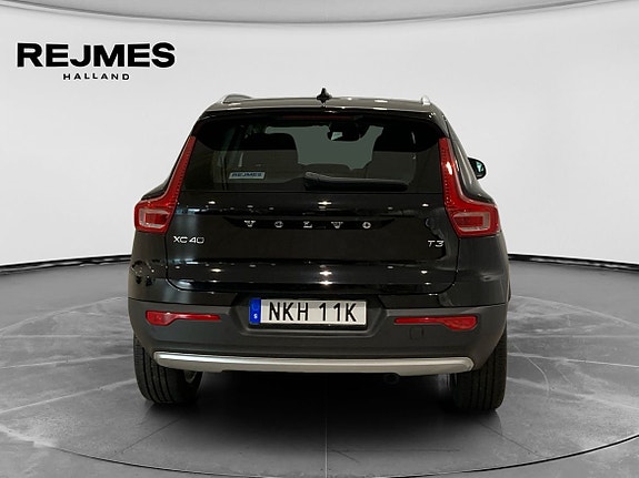 Volvo XC40 7 of 14