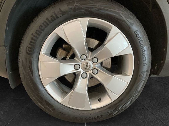 Volvo XC40 9 of 14