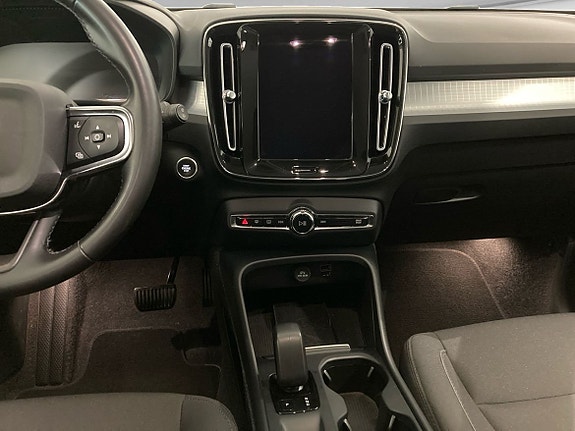 Volvo XC40 12 of 14